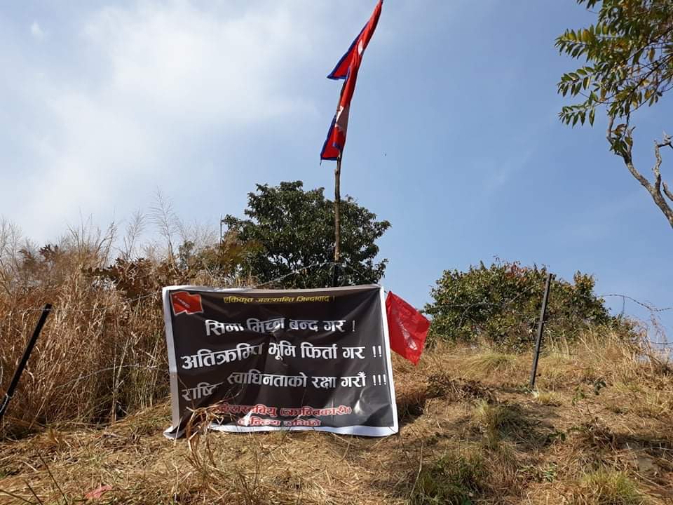 नेपाल–भारत सिमानामा लगाइयो काँडेतार