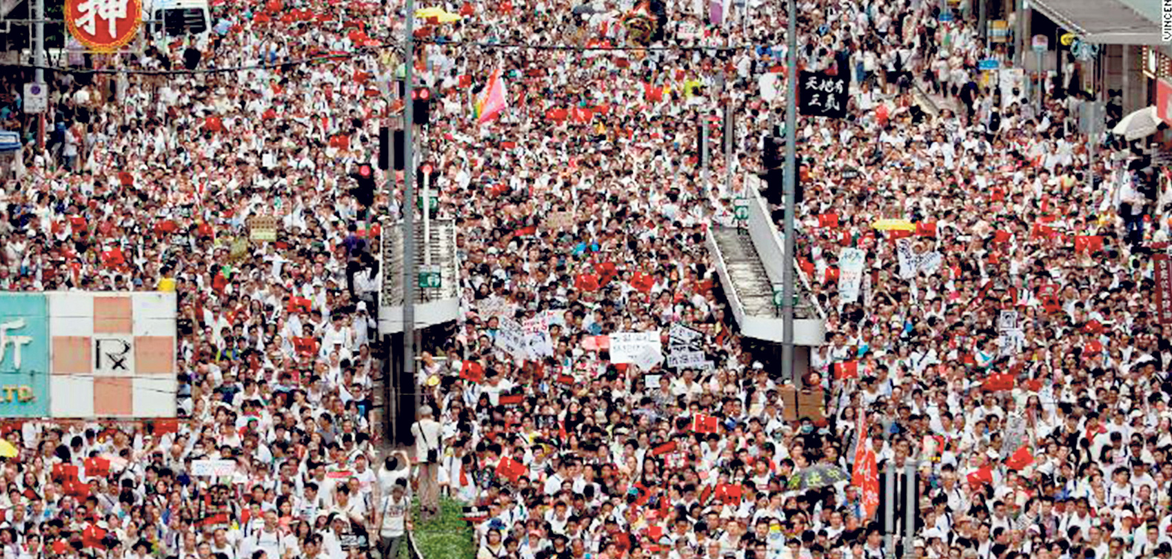 हजारौंको संख्यामा हङकङमा फेरि  सरकारविरोधी प्रदर्शन