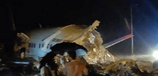 भारतमा विमान दुर्घटना, पाइलटसहित १७ जना मरे