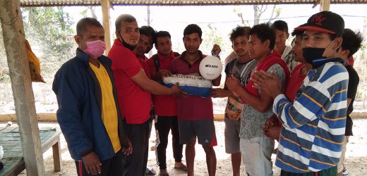 युवा सङ्गठन नेपालद्वारा हुप्सेकोटमा खेलकुद सामग्री वितरण