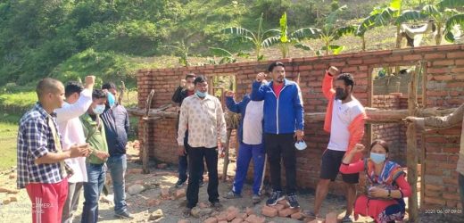 विपन्न परिवारको घर निर्माणमा युवा सङ्गठन नेपाल दाङले गर्यो सहयोग