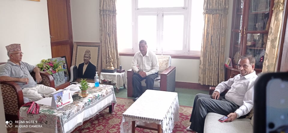 नेकपाका महासचिव विप्लव, कञ्चन र माधव नेपालबीच भेटवार्ता