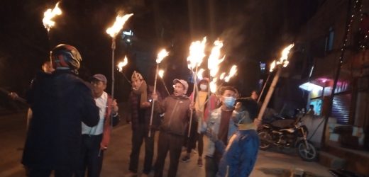 नेपाल बन्द सफल पारौँ भन्दै रामेछापमा नेकपाको मसाल जुलुस