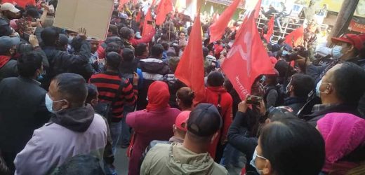 नेकपासहित आठ राजनीतिक पार्टीद्वारा प्रदर्शनसहित एमसीए कार्यालय घेराउ जारी