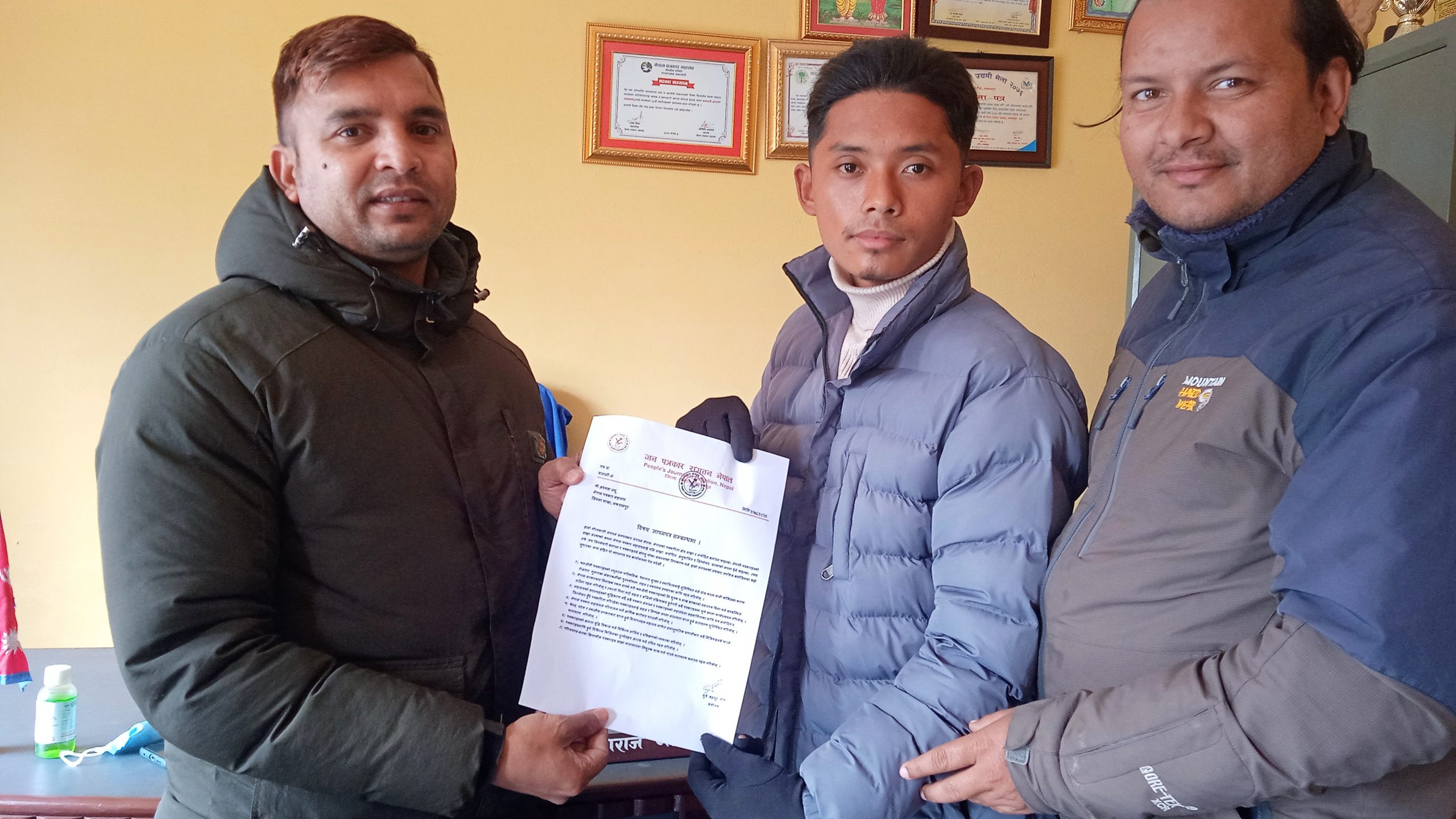 जनपत्रकार संगठन नेपाल मकवानपुरद्वारा पत्रकार महासंघलाई ८ बुँदे ज्ञापनपत्र