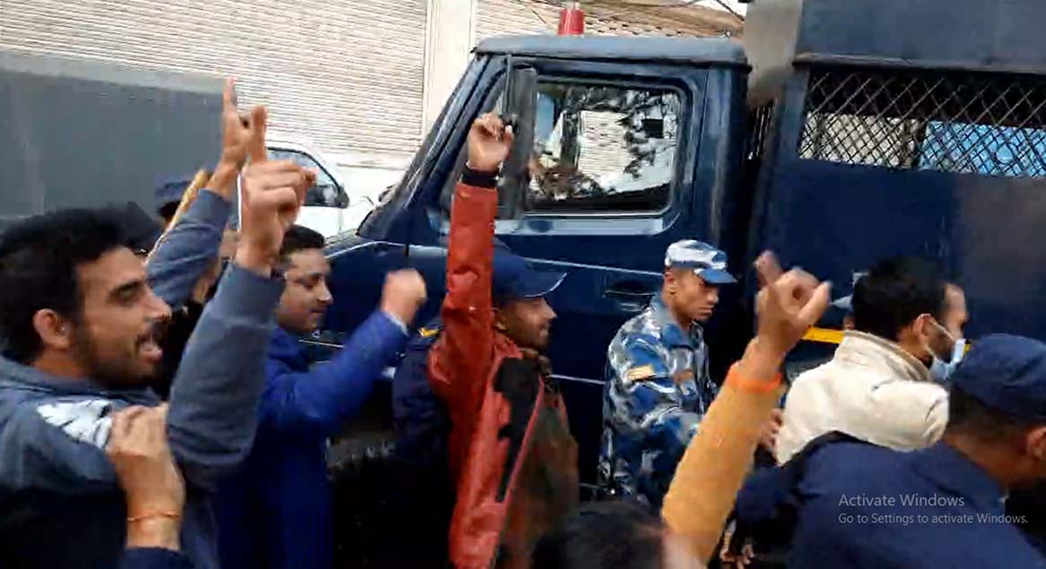काठमाडौँमा चुनावविरुद्ध प्रदर्शन